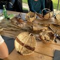 Fabrication de petits attrape-rêves en vannerie à la Semeuse